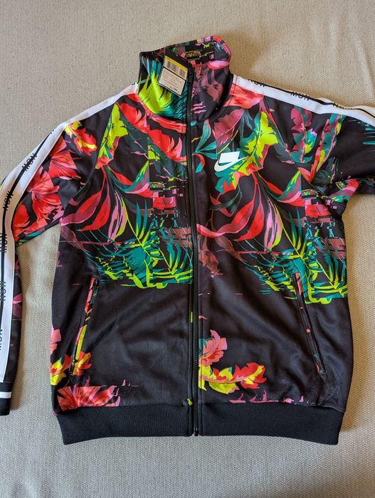 Нов суитчър (с етикет) – Nike, M размер (Nike Men's Sportswear Nsp Trk Aop Jacket)