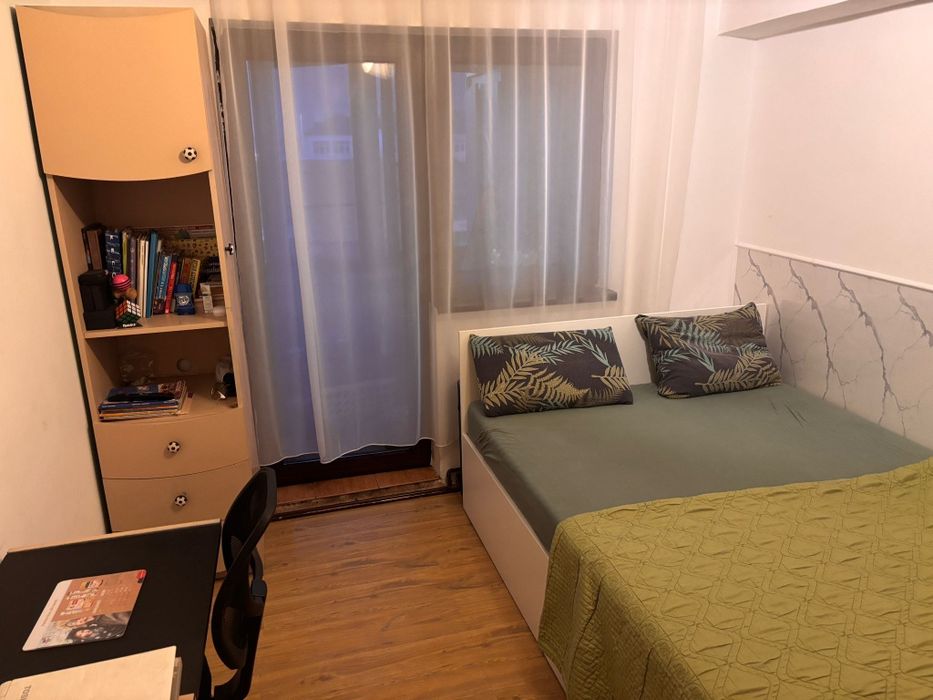 Vând apartament 4 camere