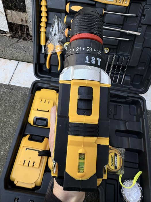 Акумулаторен винтоверт марка DEWALT , нов