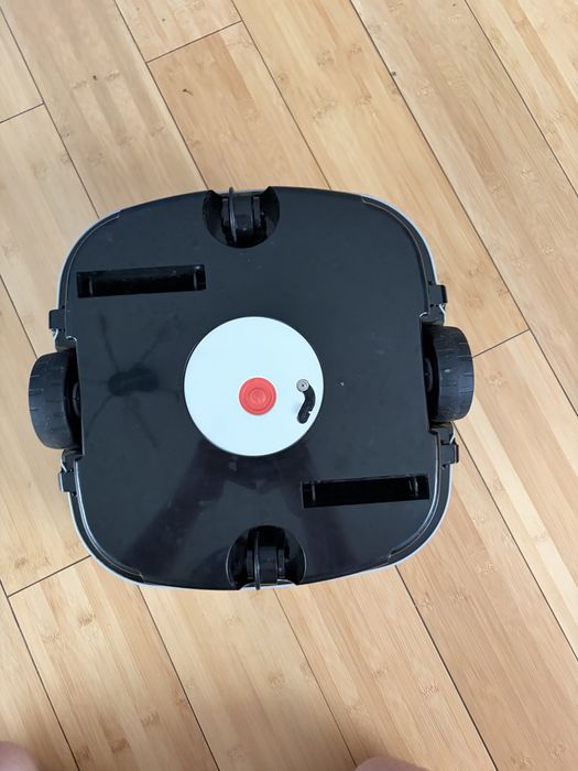 Robot curatat piscina