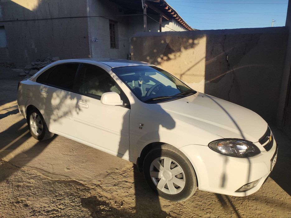 Lacetti Gentra Oq rangda sotiladi