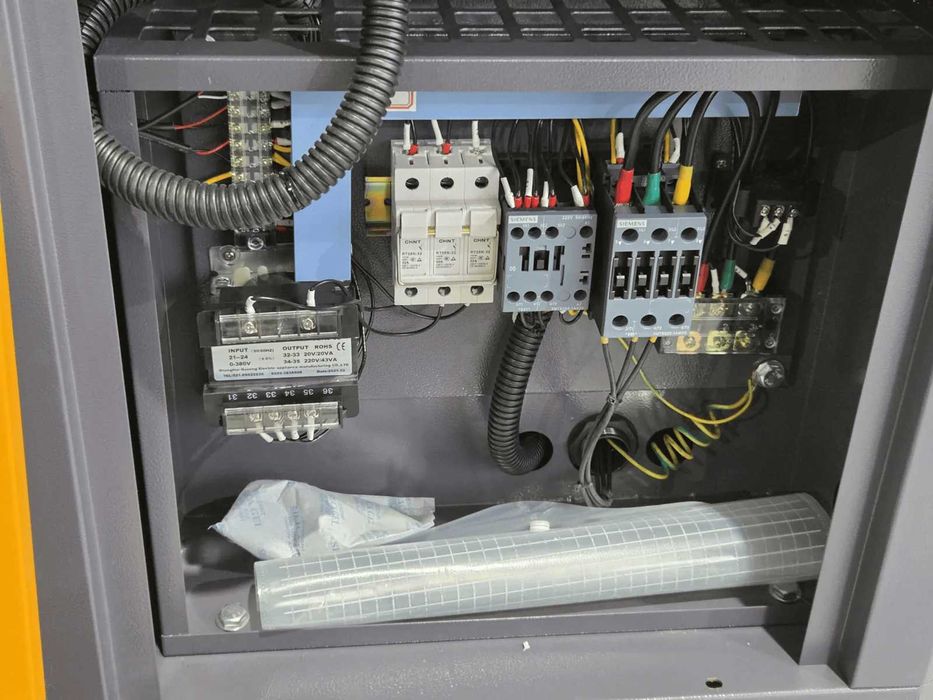 Компресор Zelfir AM VSD-10 7.5kW, 10HP, 8 bar, 380V, 1.1 m3/min, чисто нов, 0 работни часа, 2 броя