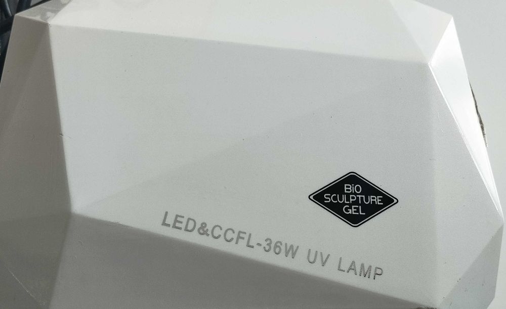 Лампа за изпичане на гел лак