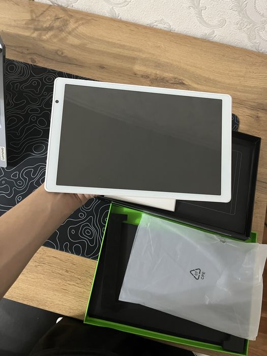 Планшет VORCOM, почти не использовался , 32гб памяти, зарядка USB