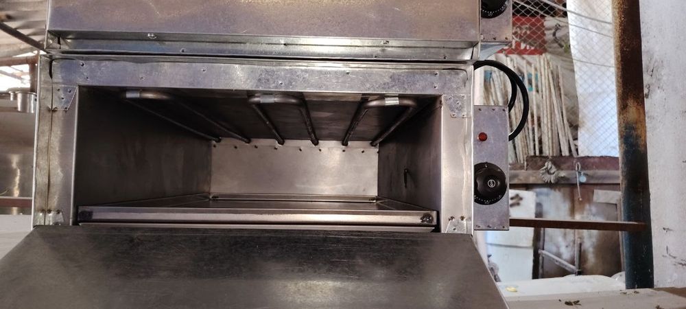 Duxovka somsa uchun stol perashka stilaj orasida moyka rakvina