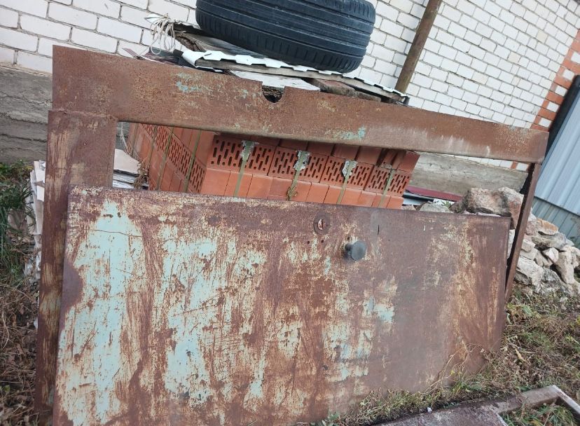 Металическая дверь