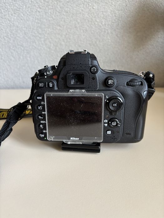 Професионален фото апарат NIKON D610