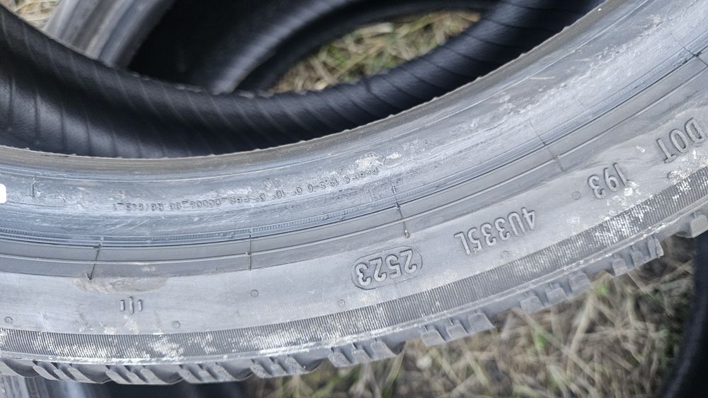 2бр гуми 225 40 18 дот 23 пирели