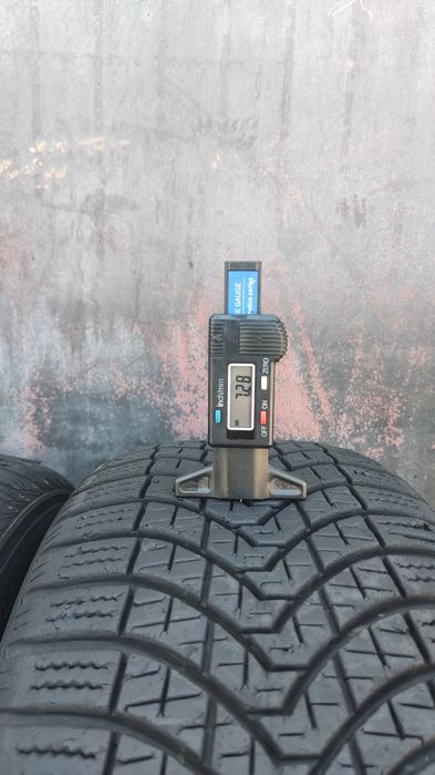 броя всесезонни гуми 205/55/16 Kumho Solus 4 Season 
dot23