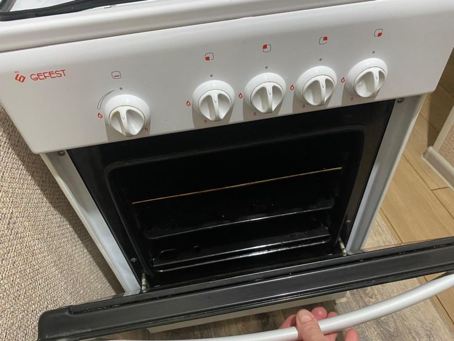 Продам газ плиту