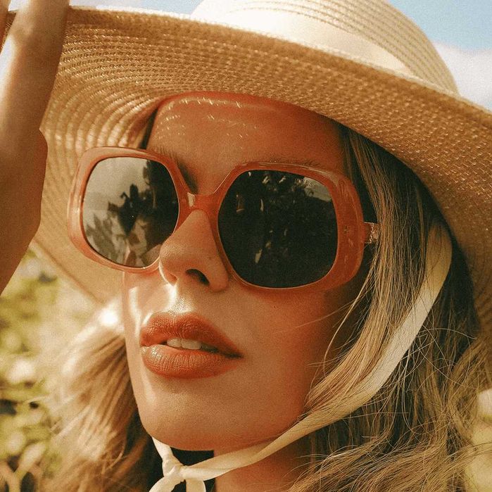 GUESS – Дамски многоъгълни слънчеви очила "BEIGE BUTTERFLY" нови кутия