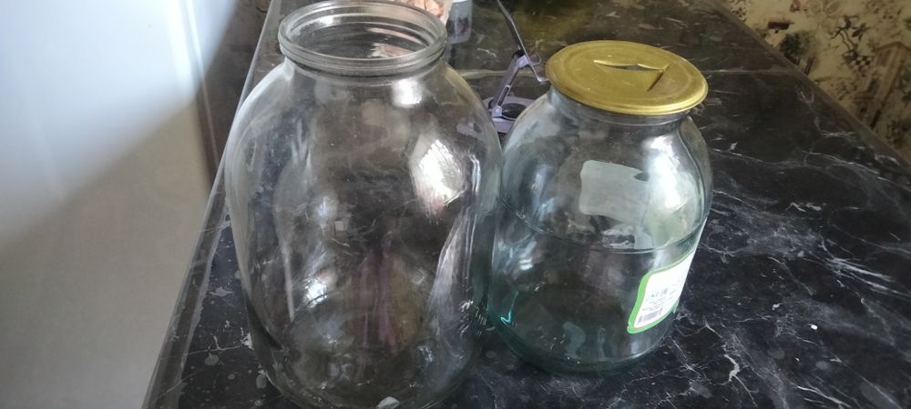Продам Банки 2,3 литровые