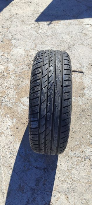 Шины почти новые 1 шт