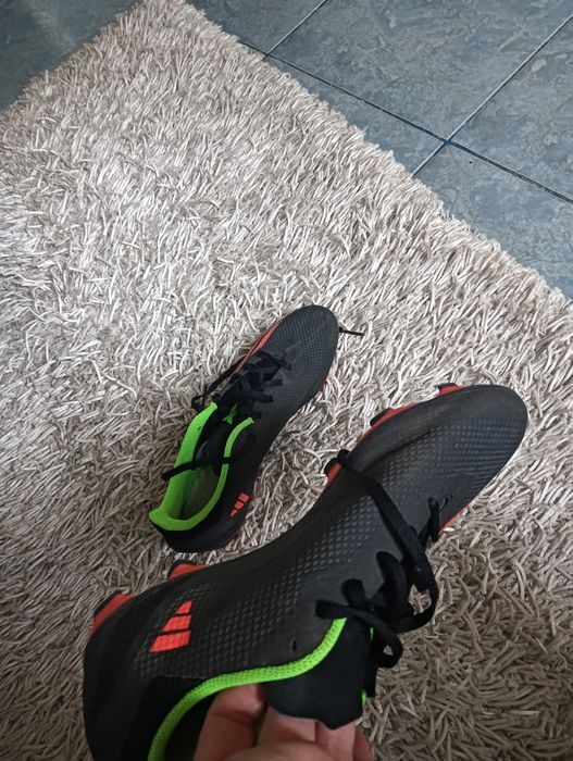 Crampoane adidas ,preț 100 lei