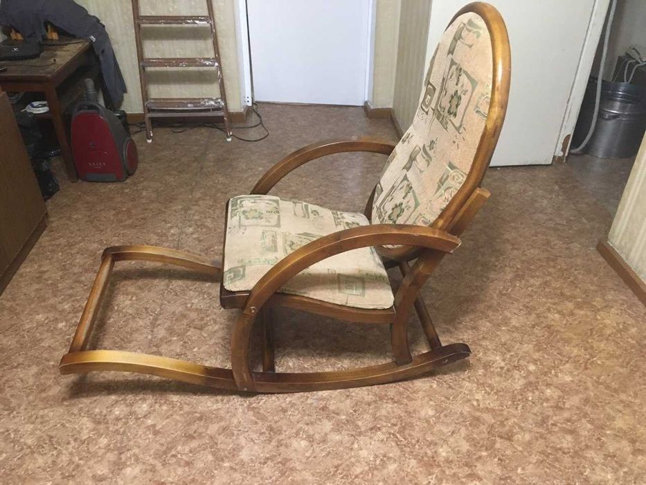Кресло качалка из толстого дерева крепкое