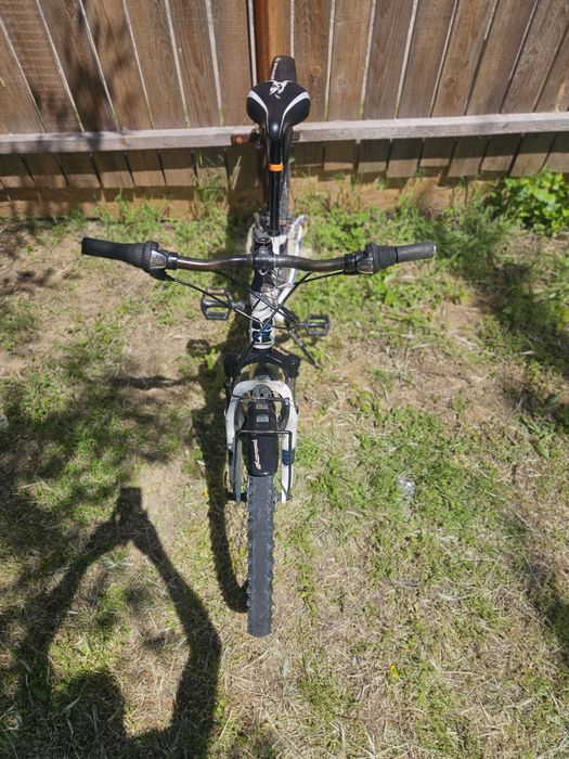 Vând bicicleta în stare foarte bună de funcționare