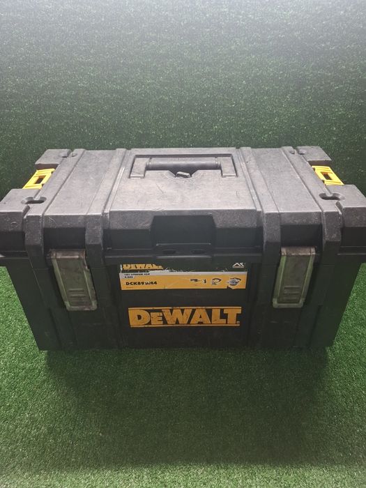 Куфари на DeWALT