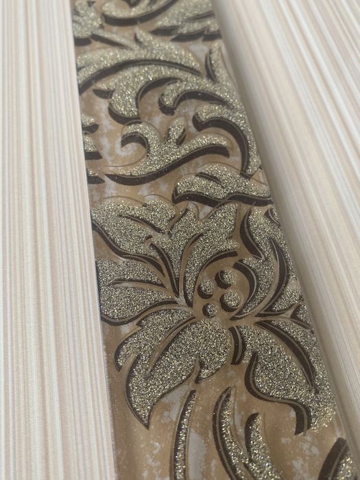 Коричневый и белый кафель