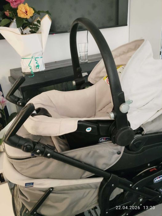 Vand căruț chicco 3 in 1