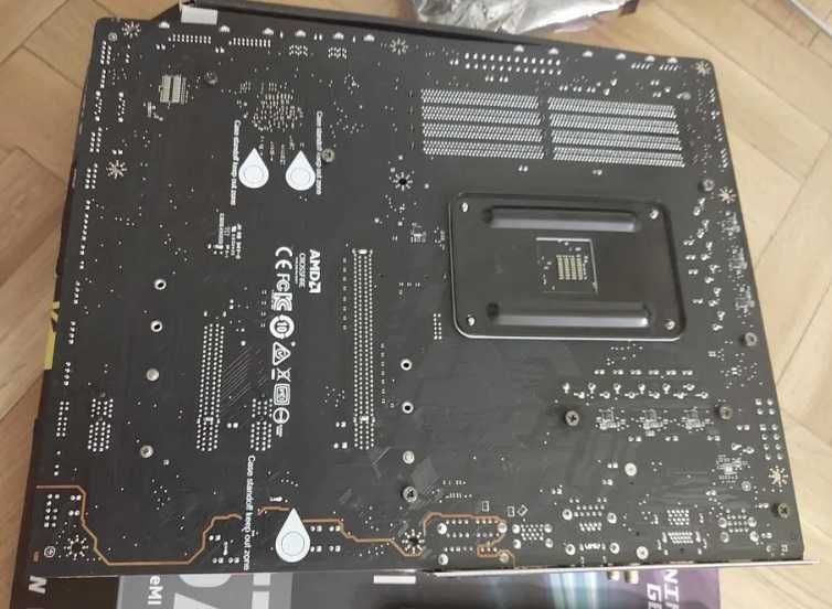 AMD Ryzen 9 5900X + MSI X570 Gaming Pro Carbon Wi-Fi