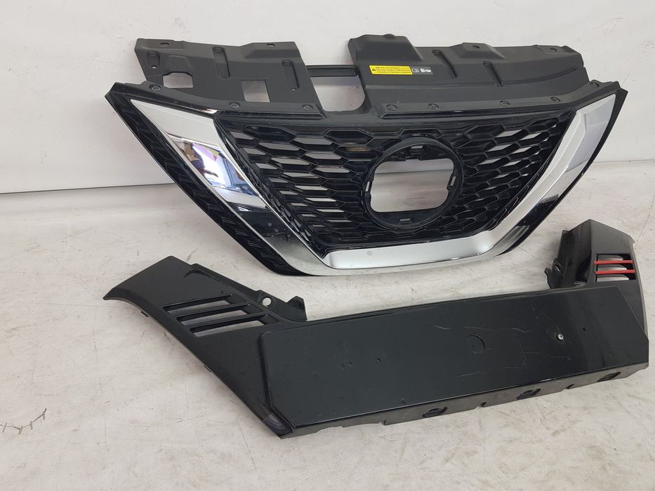 Grila radiator bara fata Nissan Qashqai dupa 2016