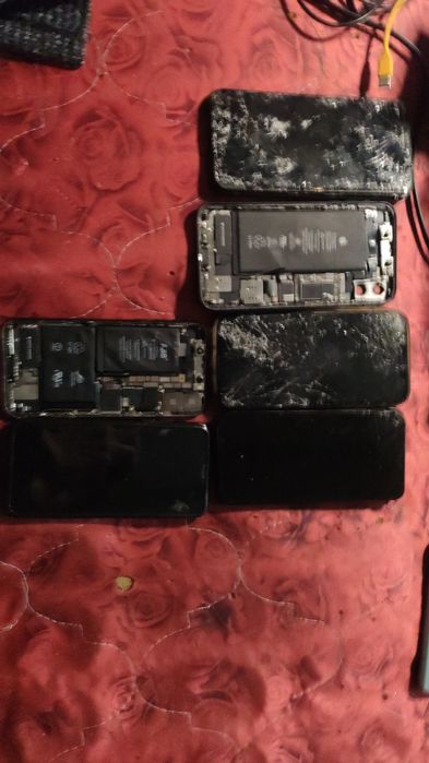 Продам iPhone x на запчасти