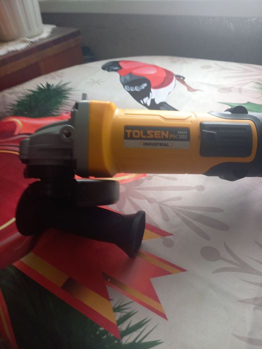 Углошлифовальная машинка