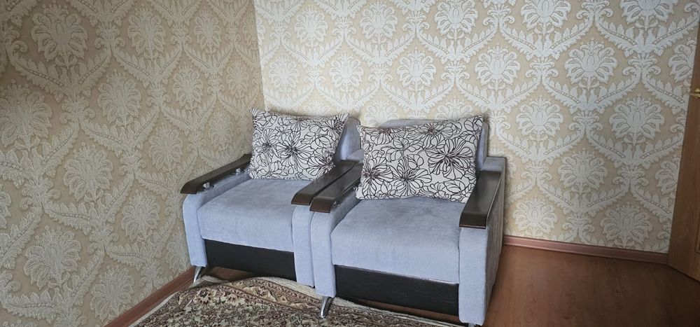 Продам диван с креслами