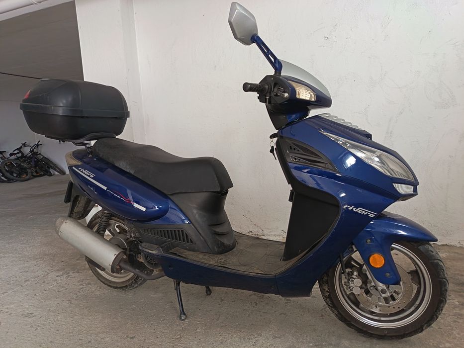 Scuter Rivero 125 cu răcire pe aer