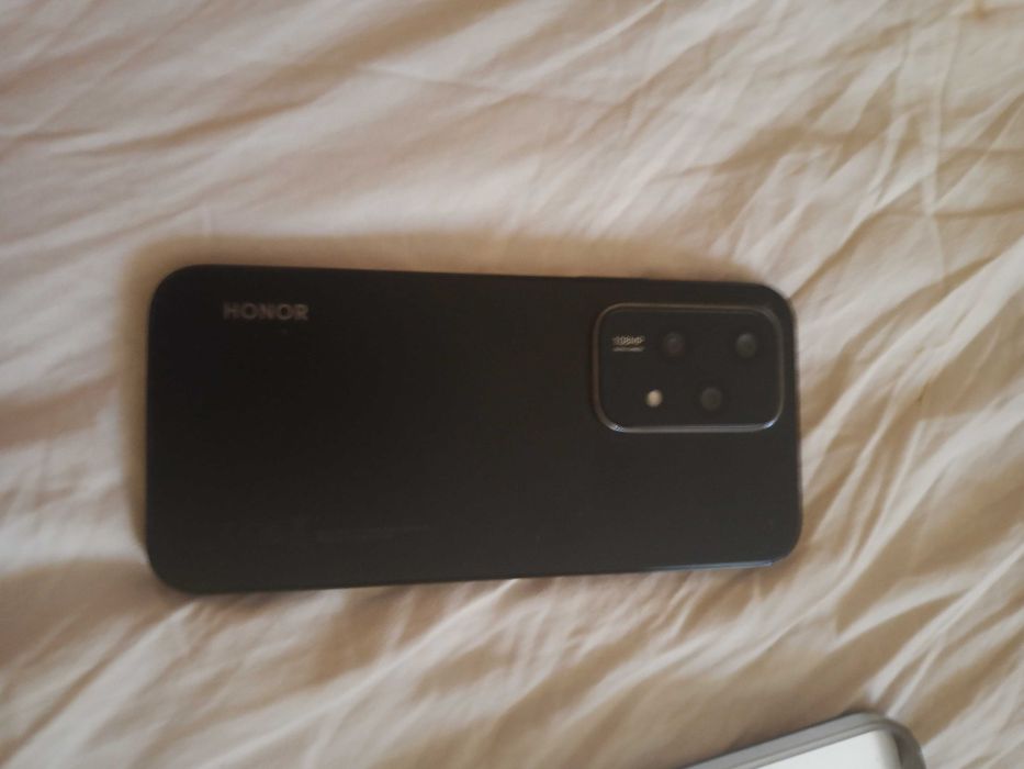 Продавам спешно Honor 200 lite