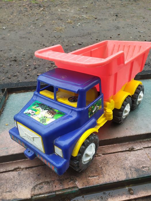 Продам грузовик игрушечный