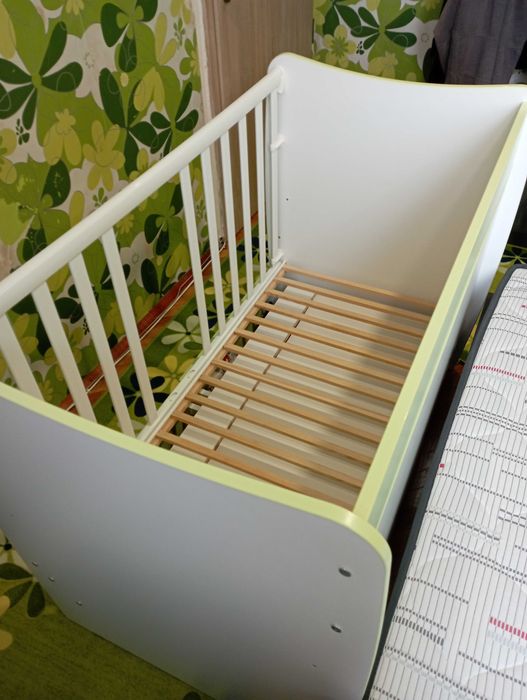 Продавам детско легло