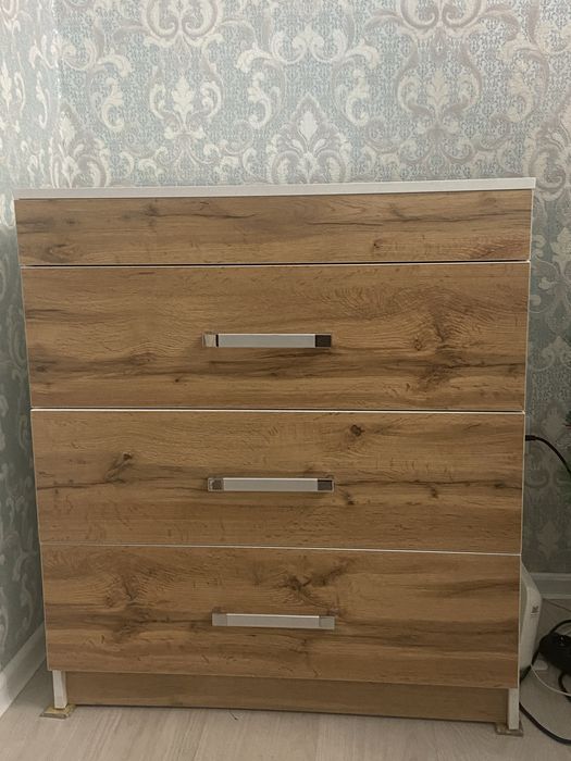 Комод с зеркалом . Продам