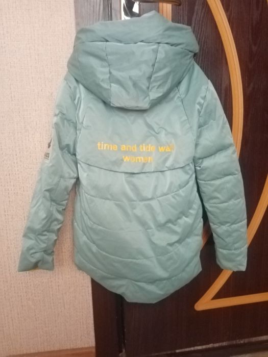 Куртка на девочку 6-7лет