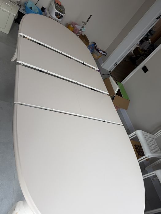 Продам бежевый стол