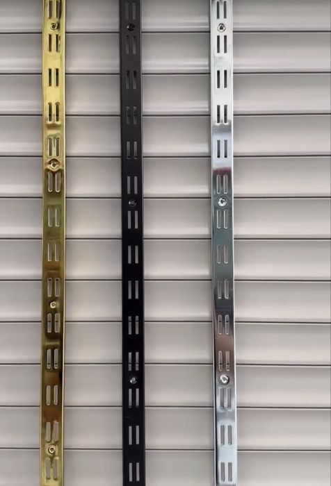 Вешалка для магазина одежды