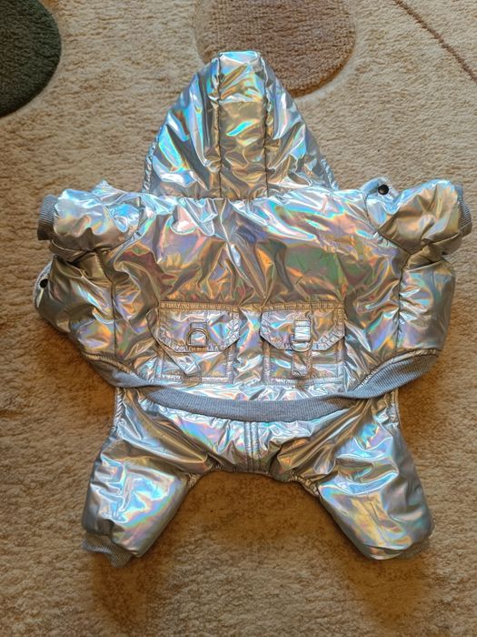 Продам зимний комбинезон для маленькой собачке