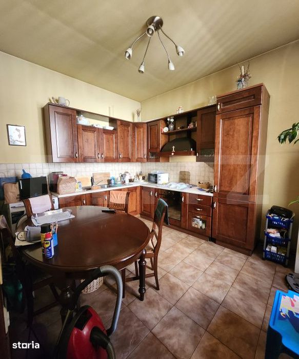 Apartament cu 2 camere, 56 mp, boxa si pod, zona Baritiu, Centru