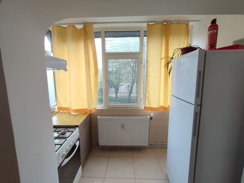 Dau in chirie apartament cu doua camere central