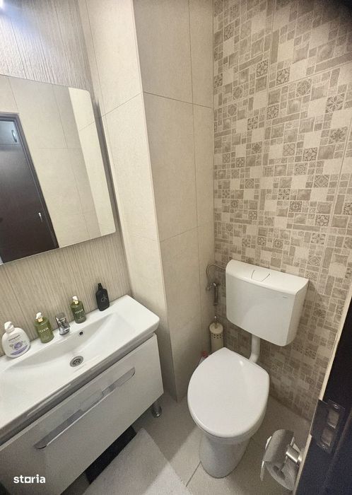 Apartament cu trei camere de vânzare, renovat complet, central