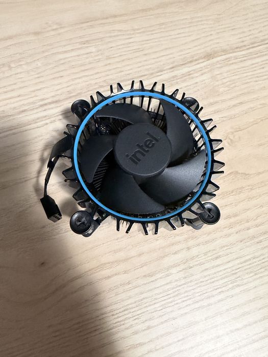 Cooler stock intel LGA 1700