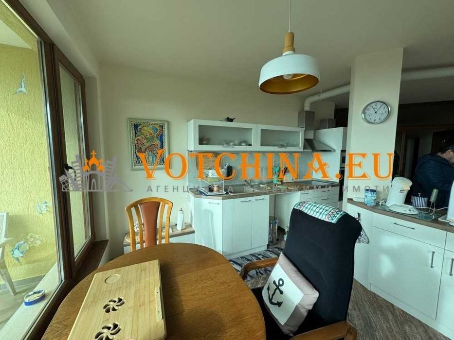 Простоен тристаен апартмент с гледка към морето в град Каварна.