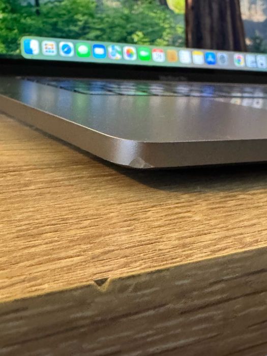 MacBook Pro 16” 2019 | i7 | 32GB RAM | 512GB SSD | Radeon Pro
