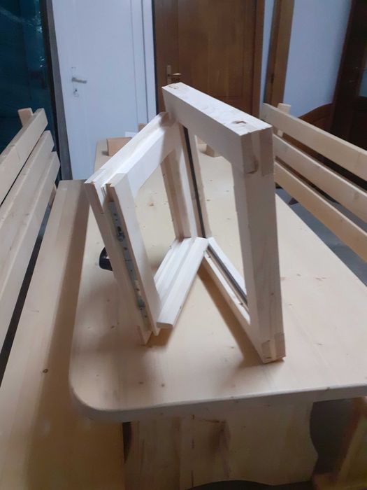 Usi de interior si exterior din lemn