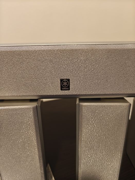 Vând sateliți Yamaha în stare foarte bună estetic