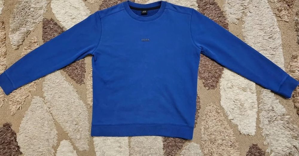 Продам свитшот Hugo Boss