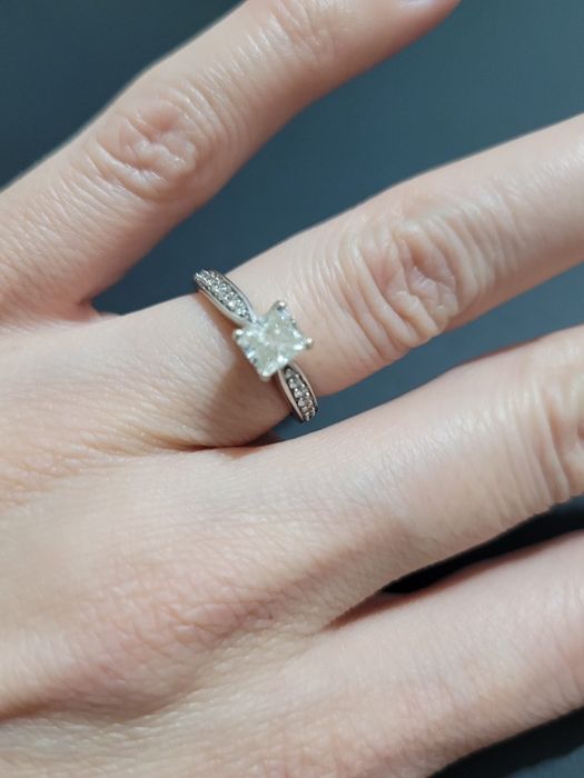 Vand inel de logodna cu diamante!