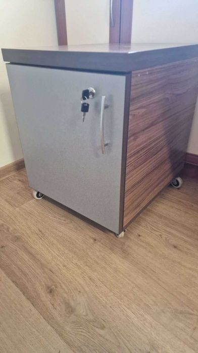 Офис обзавеждане