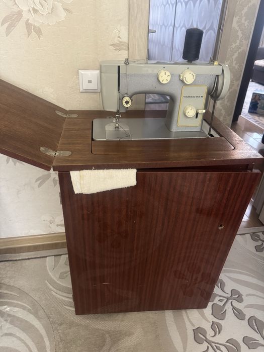 Продам швейную машинку