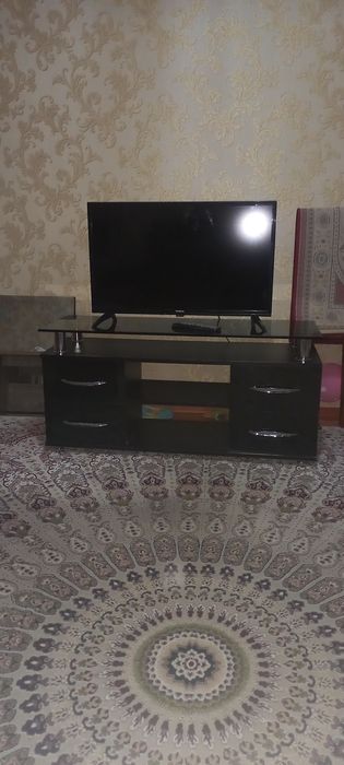 Телевизор LG с подставкой продаётся срочна televizor LG postavkasi